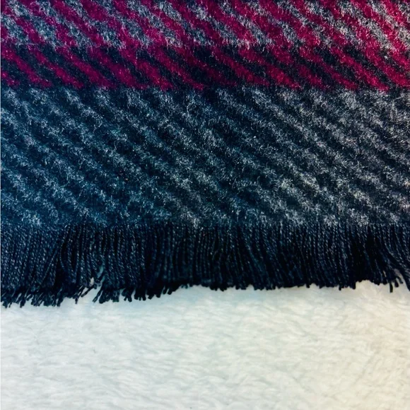 Enrico Milano 100% Silk Gray and Burgundy Scarf NWT - Picture 5 of 10